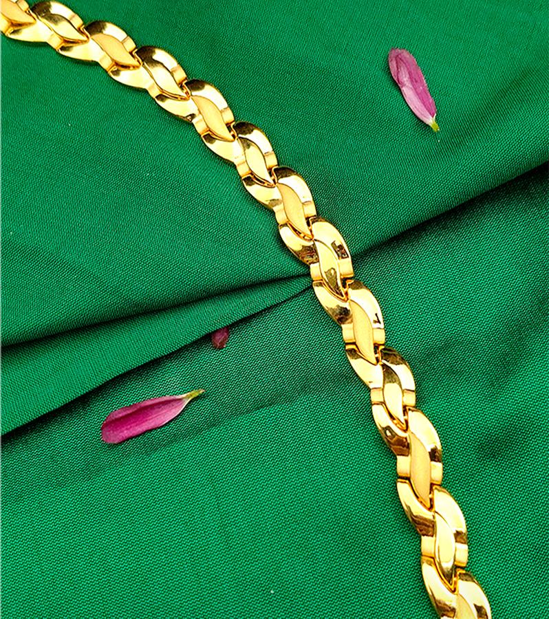 Classic Gold Men's Bracelet with Leaf-Like Links Pattern