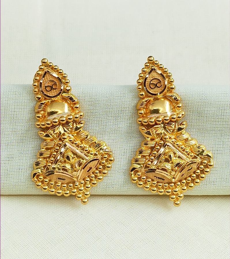 Elegant Gold Earrings with Intricate Patterns