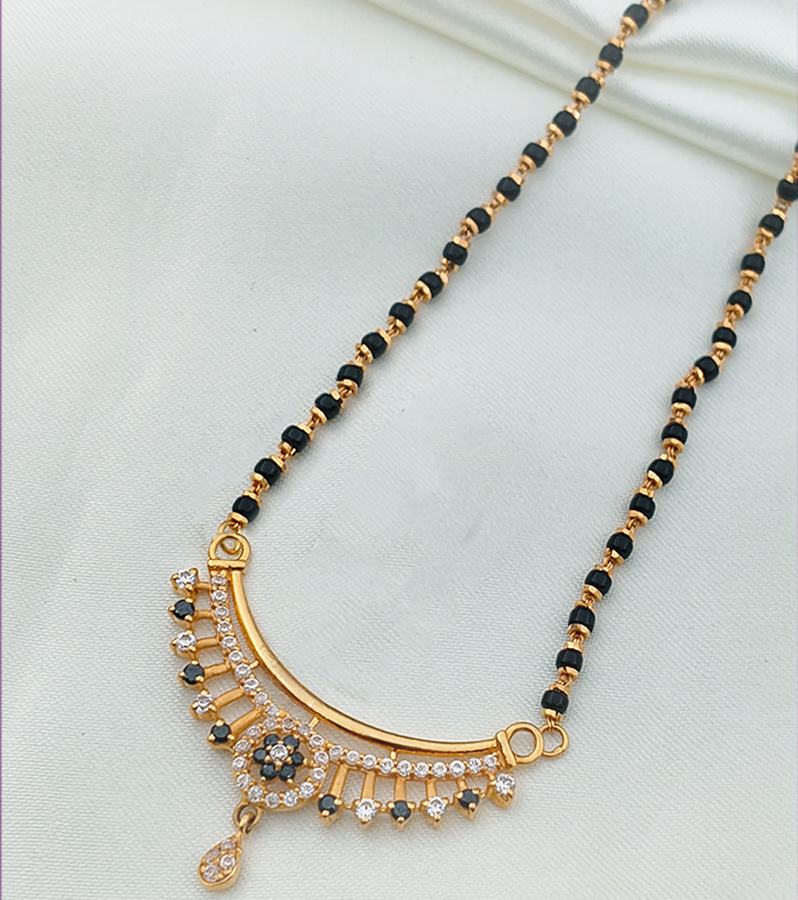 Beautiful Gold Curved Pendant for Mangalsutra
