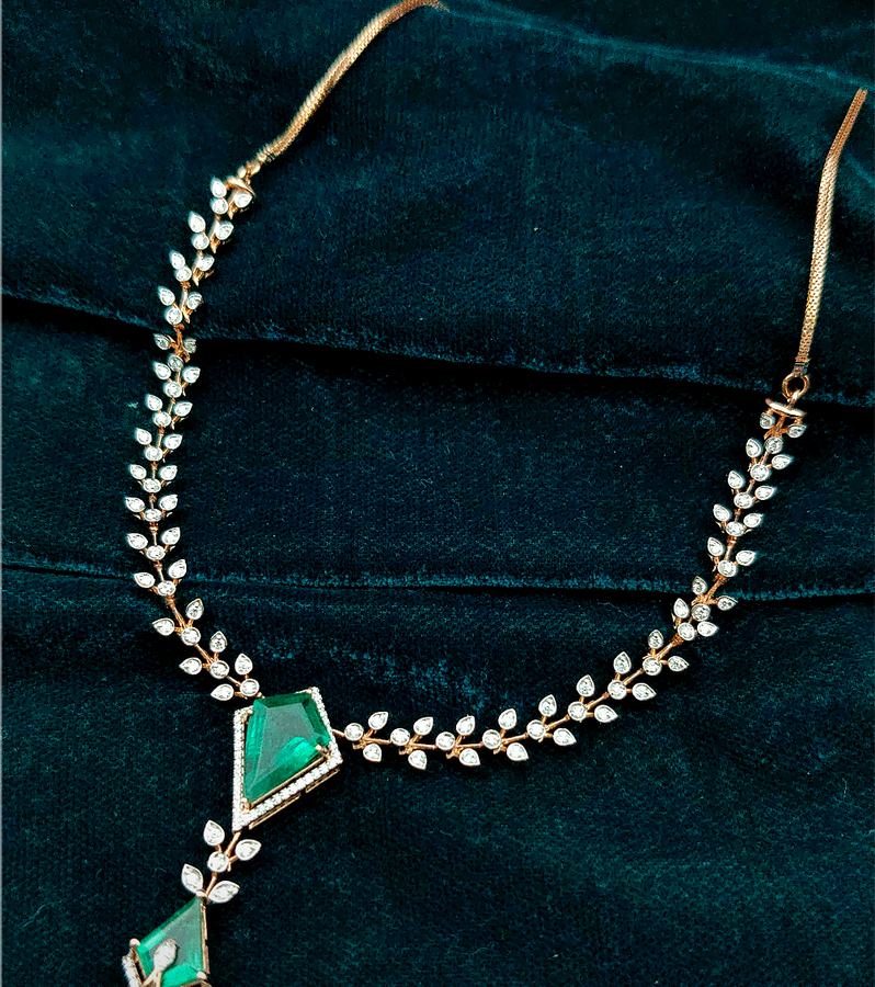 Kite-Cut & Leaf-Style Diamond & Emerald 18KT Gold Necklace