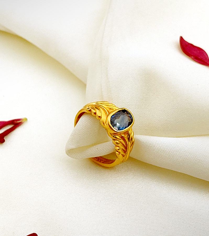 Vibrant and Exquisite Blue Sapphire Gold Ring