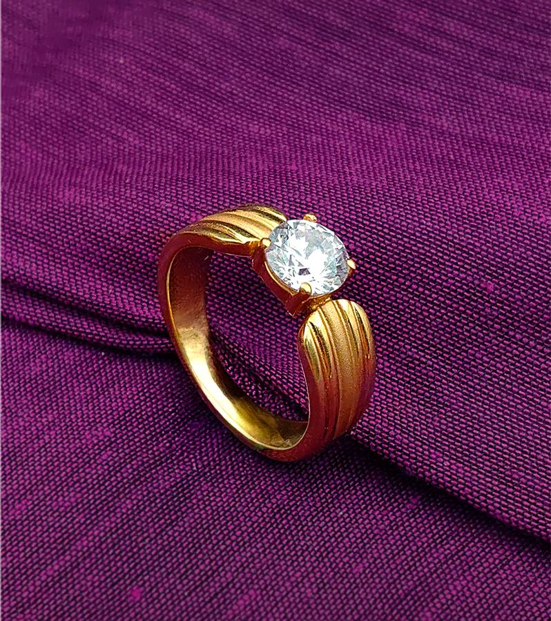 Premium Gold Men's Ring with Diamond & Fluted Details