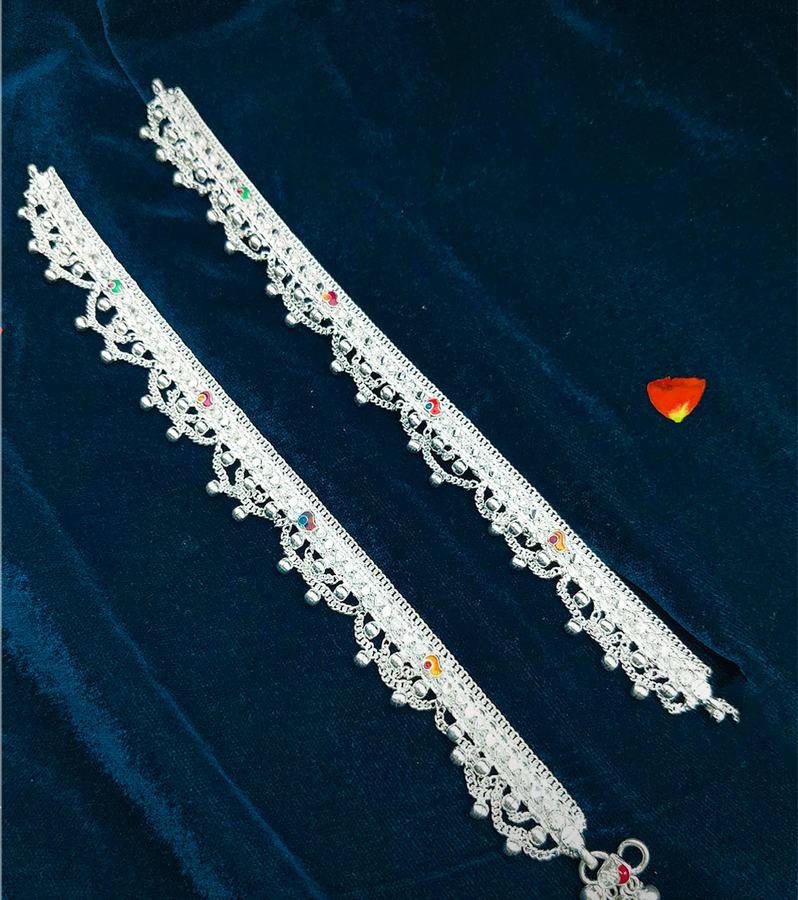 Beautiful Silver Payal with Lace-Like Woven Mesh Chain