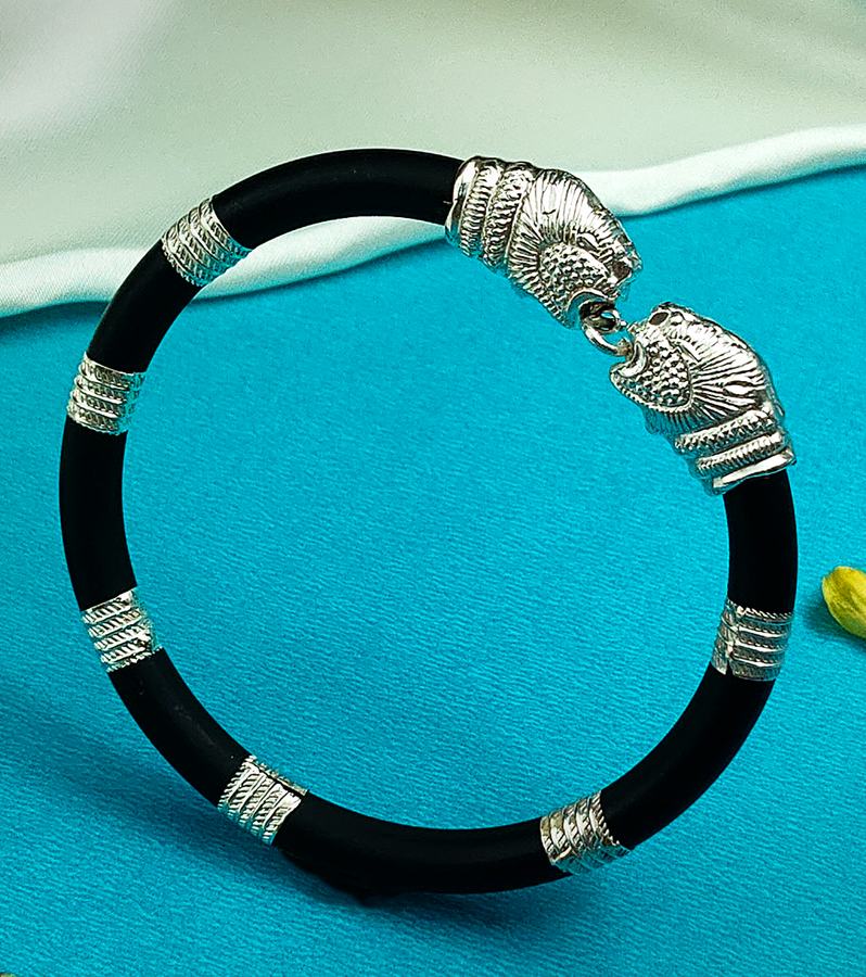 Versatile Silver Lion Face Rubber Kada